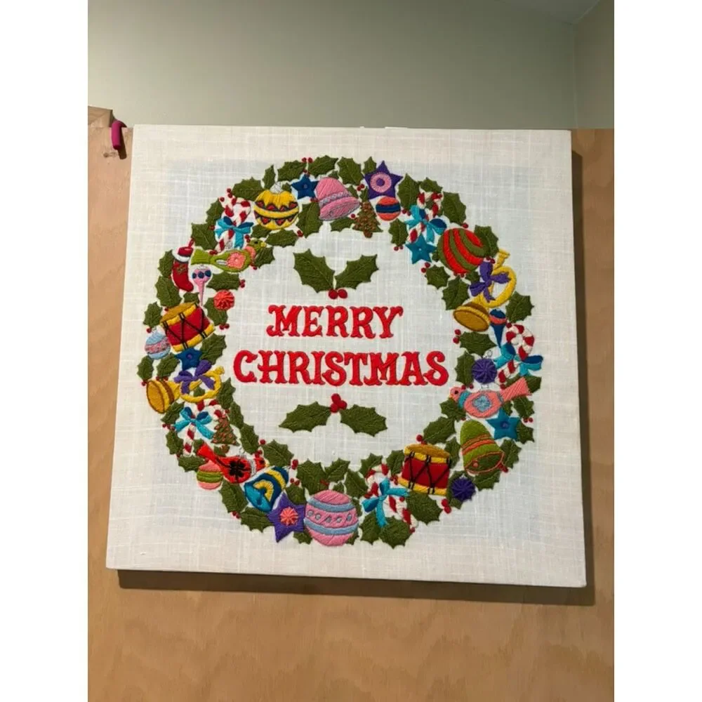 VTG Embroidered Merry Christmas wreath